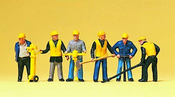 Ouvriers avec outils