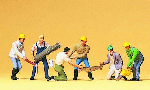 Bûcherons avec outils