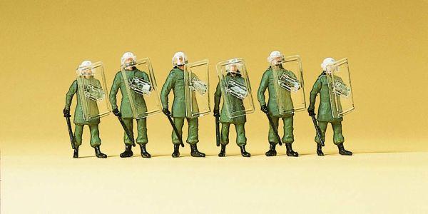 CRS avec casque et boucleir de protection