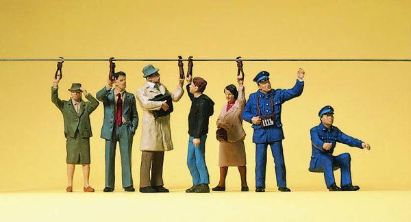 Personnel et passagers debouts dans Tramway