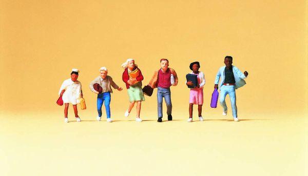 Enfants allant au cours