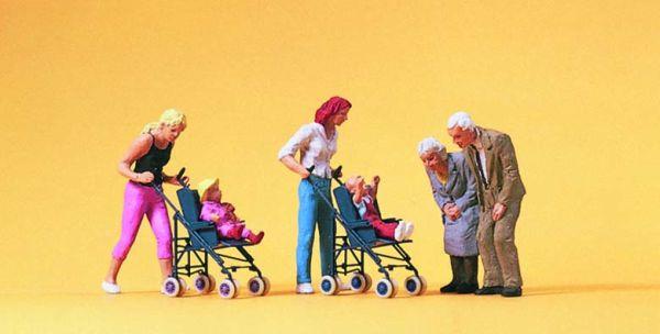 Mamans et enfants en poussette