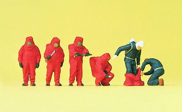 Pompiers avec combinaison complète