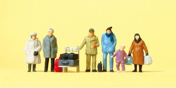 Passants en habits d'hiver