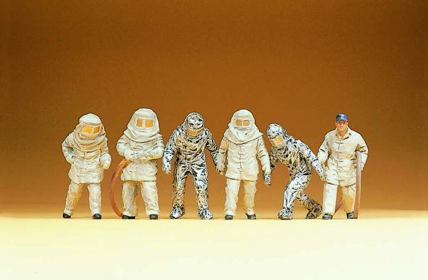 Pompiers en habits anti-feu