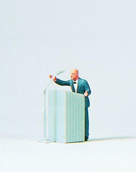 Homme faisant un discours