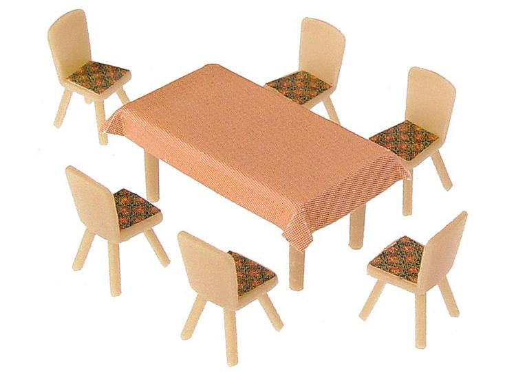 Assortiment de tables et chaises