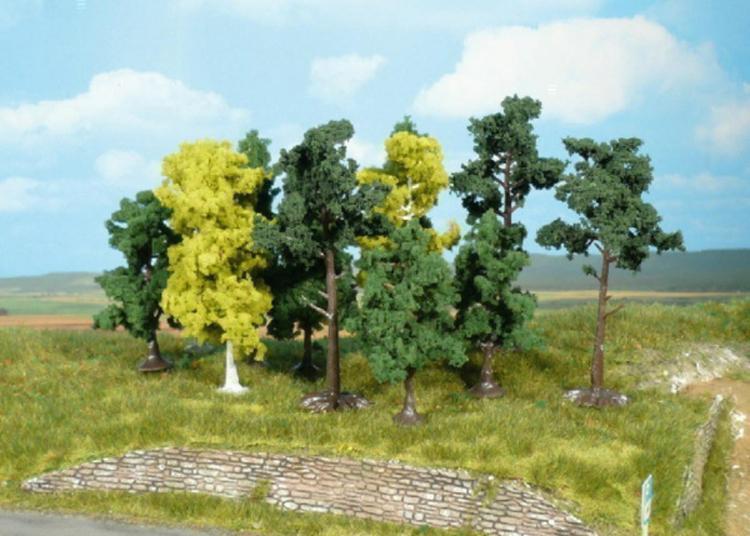 Assortiment d'arbres de 7 a 10 cm