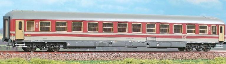 Voiture voyageurs tipo X 1970 2eme classe