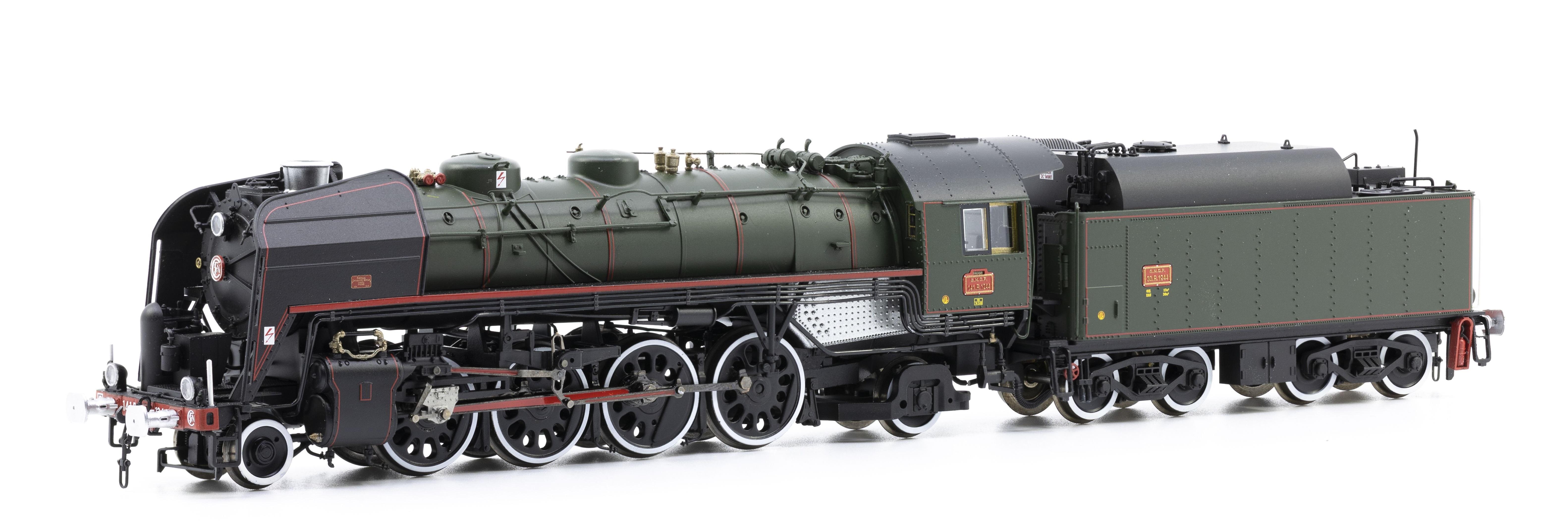 141 R 1244 verte avec tender a fuel