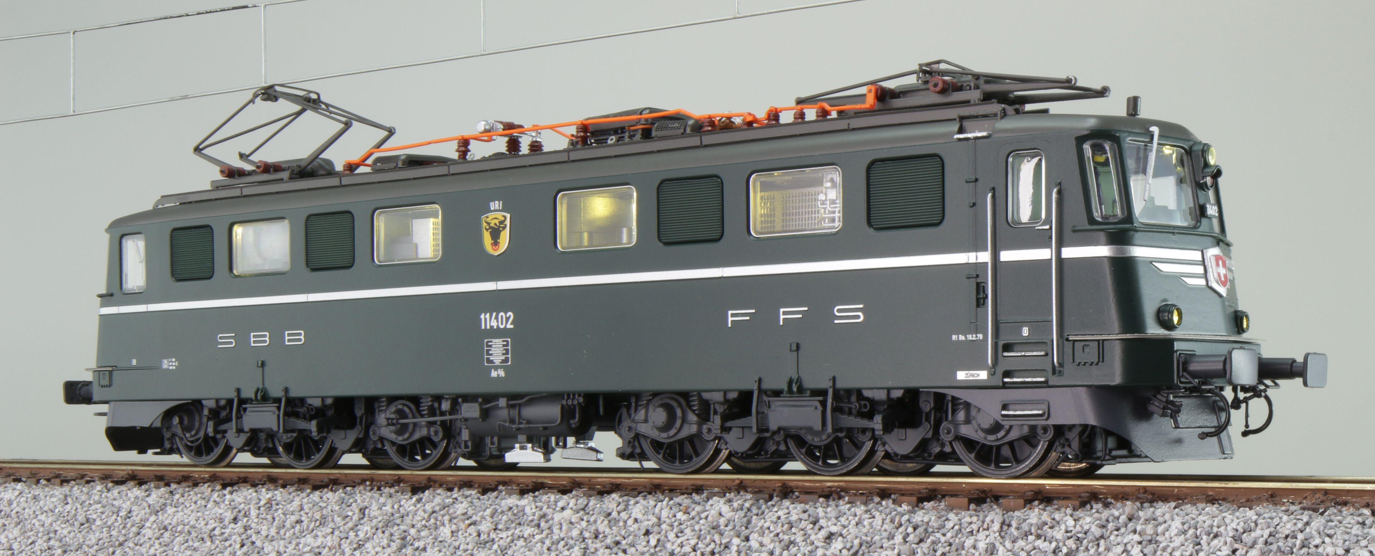 Ae 6/6 11402 "URI" en vert, époque IV