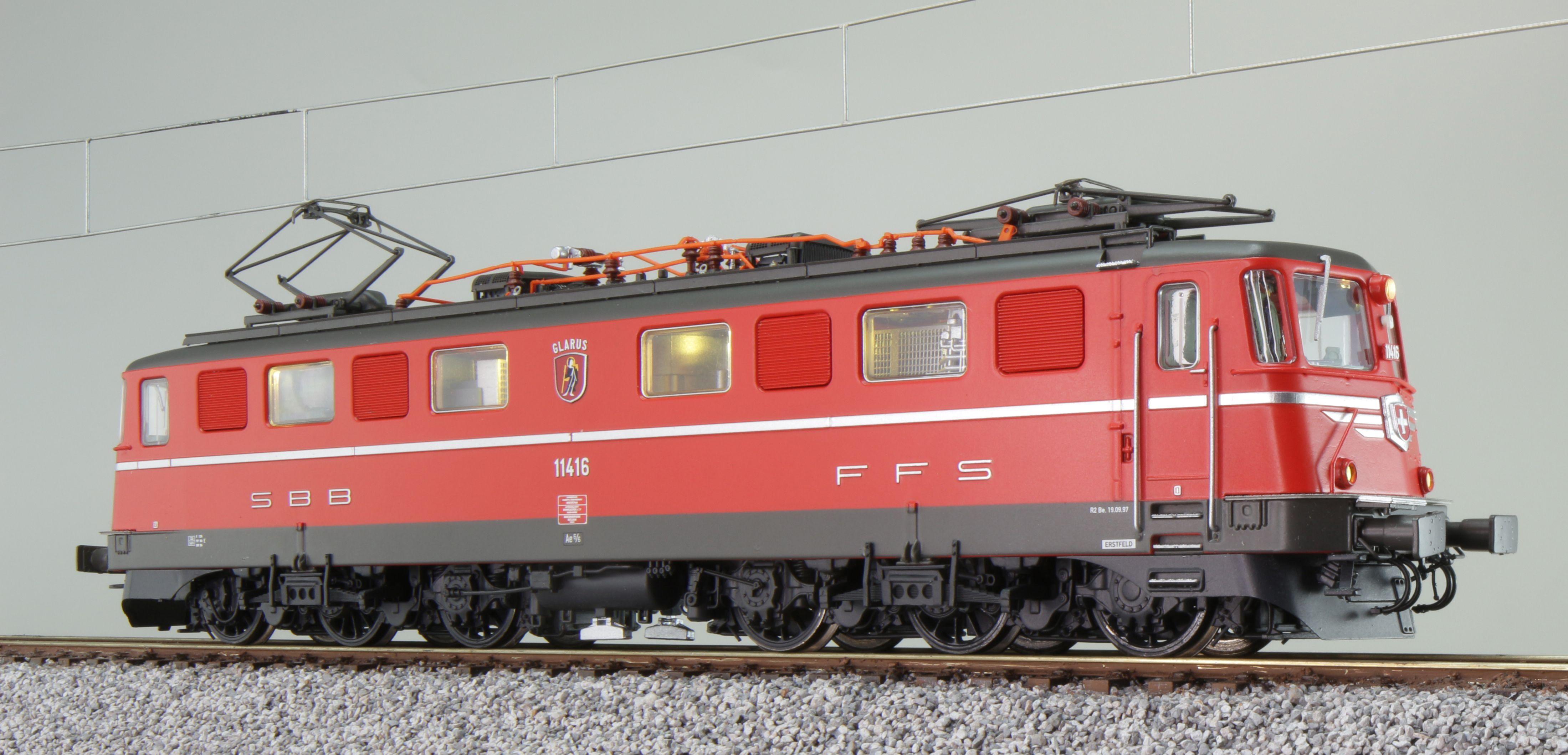 Ae 6/6 11416 "GLARUS" en rouge, epoque V
